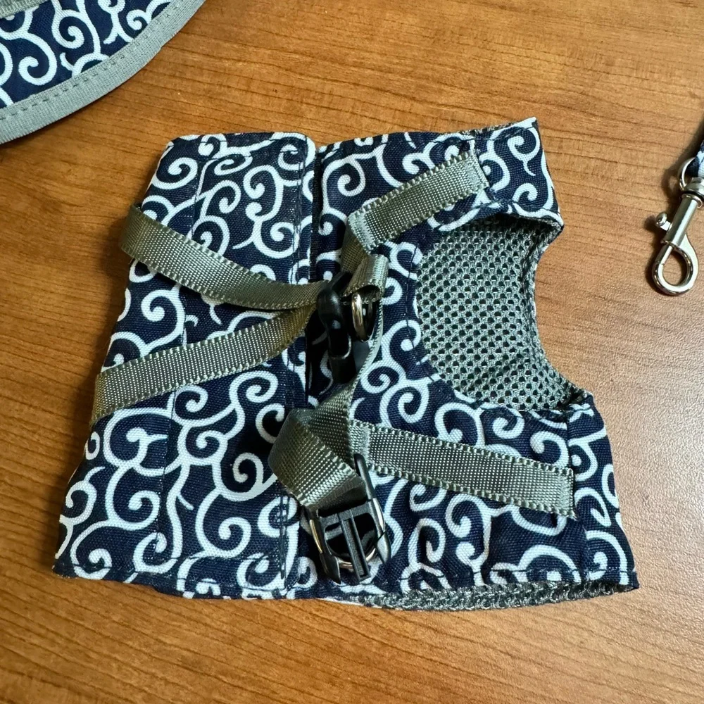 Never used: Small dog/kitten harness by Sutepet